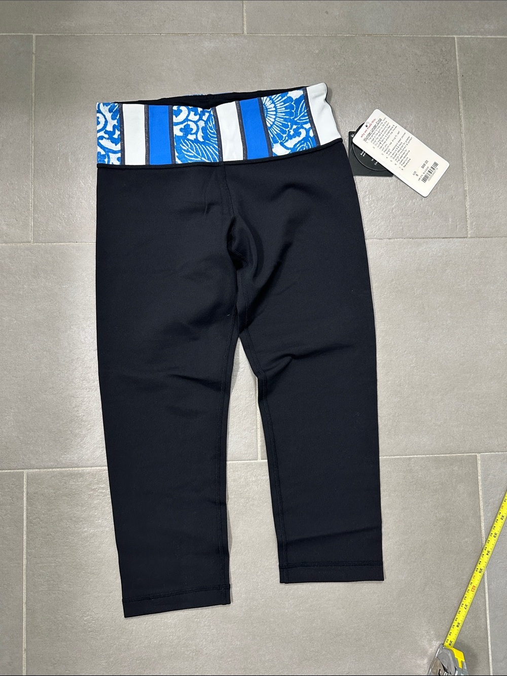 Reversible Wunder Under Black Cropped Leggings with Blue Patterned Waistband